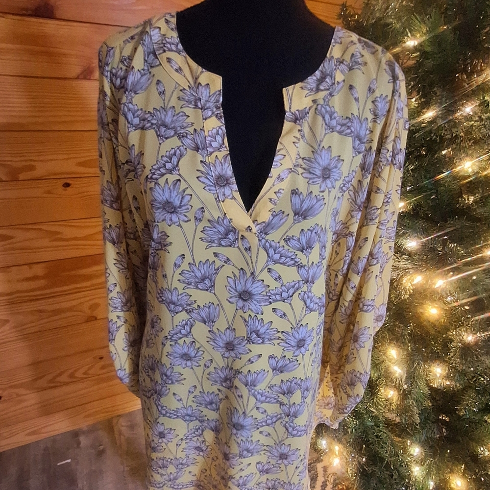 Cato, size 26/28, EST. 1946 brand. Like new blouse.